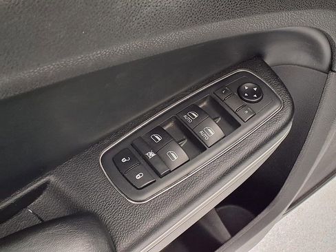 Used 2020 Chrysler 300 Limited AWD/4WD image 15