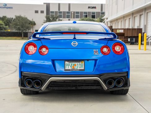 Used 2020 Nissan GT-R Premium image 6