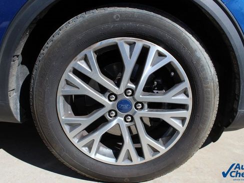 Used 2022 Ford Escape SEL image 19