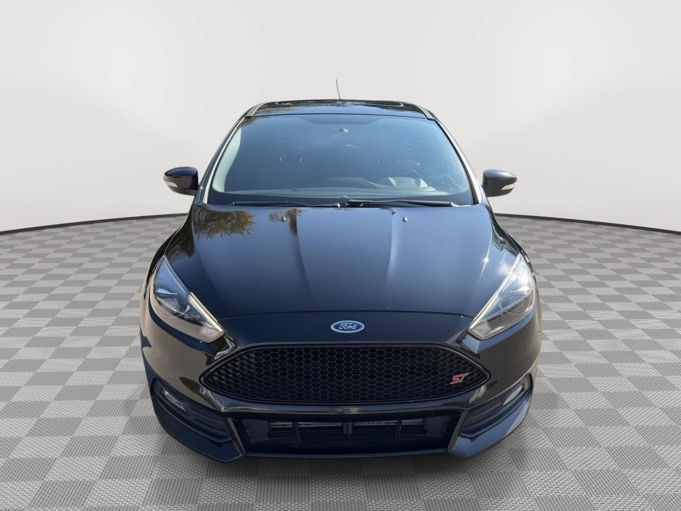 Used 2018 Ford Focus ST w/ Equipment Group 401A FWD image 2