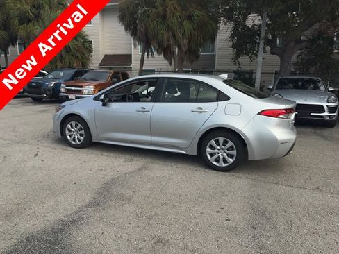 Used 2021 Toyota Corolla LE image 19