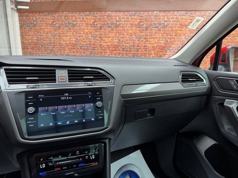 Used 2022 Volkswagen Tiguan SE image 18