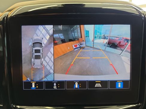 Used 2023 Chevrolet Traverse Premier FWD image 27