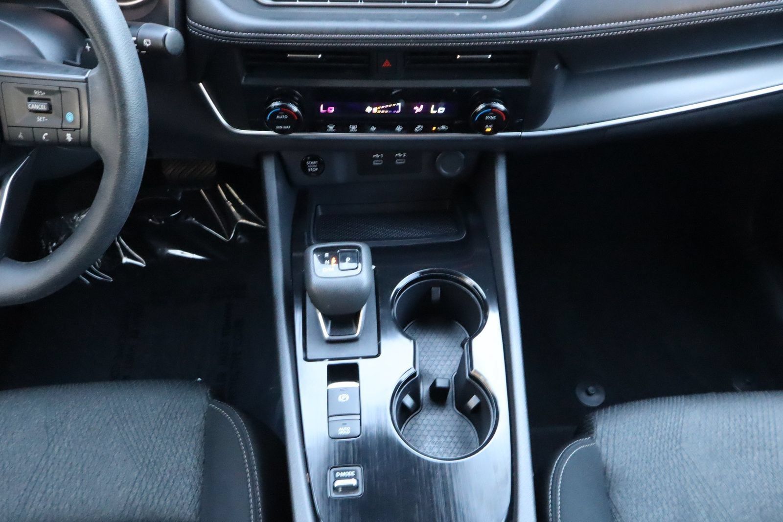 Used 2024 Nissan Rogue SV FWD image 32