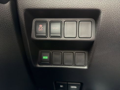 Used 2015 Nissan Rogue SV FWD image 23