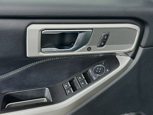 Used 2022 Ford Explorer Limited RWD image 15