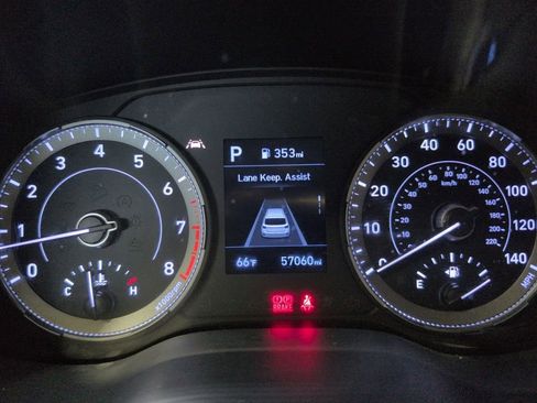Certified 2021 Hyundai Venue FWD image 16