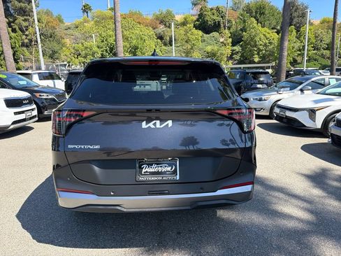 Certified 2026 Kia Sportage EX FWD image 6