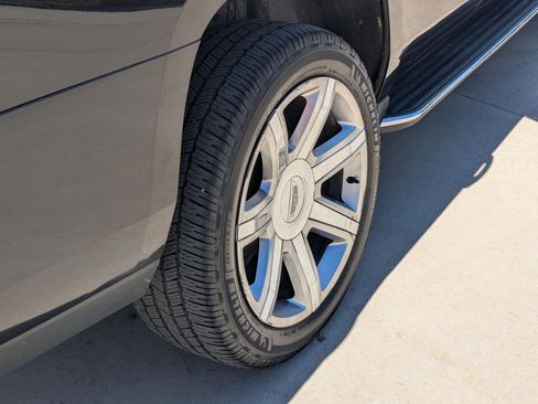 Used 2019 Cadillac Escalade Luxury AWD/4WD image 13