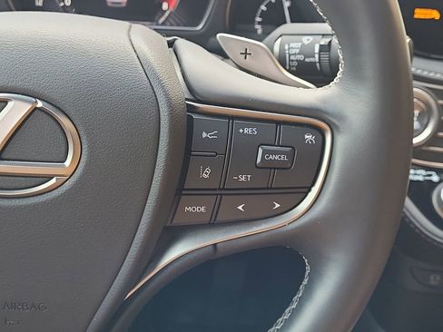 Used 2023 Lexus LS 500 w/ Accessory Package (Z2) image 27