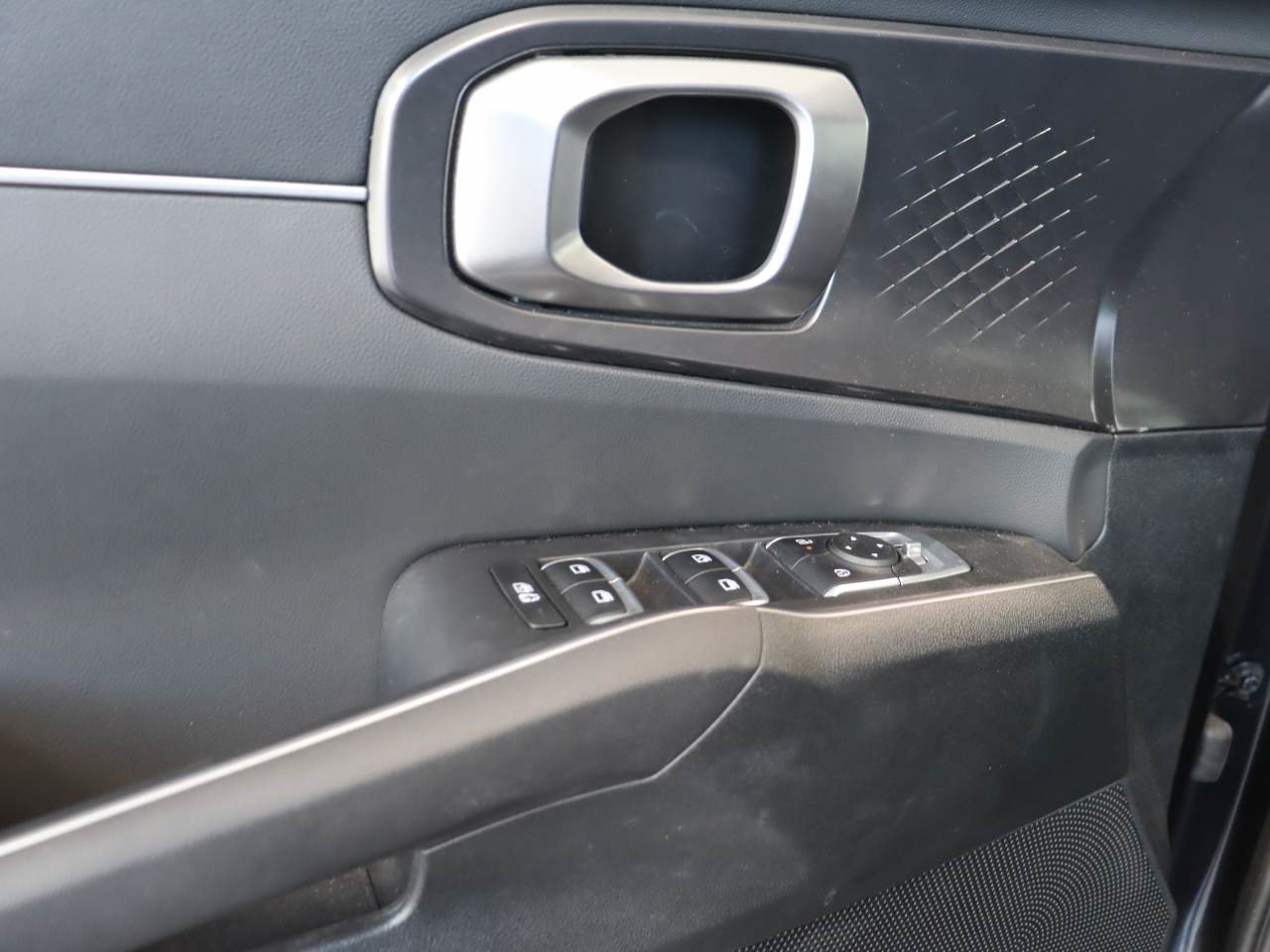 Used 2025 Kia Sorento S FWD image 15