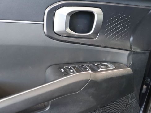 Used 2025 Kia Sorento S FWD image 15