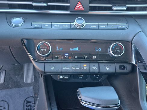 Certified 2024 Hyundai Elantra SEL w/ Convenience Package FWD image 25