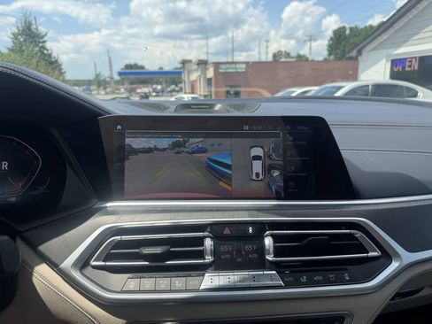Used 2019 BMW X7 xDrive40i w/ Premium Package AWD/4WD image 17