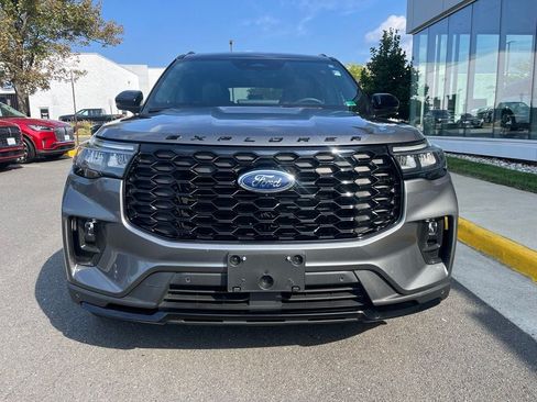 Used 2025 Ford Explorer ST-Line w/ ST-Line Street Pack AWD/4WD image 2
