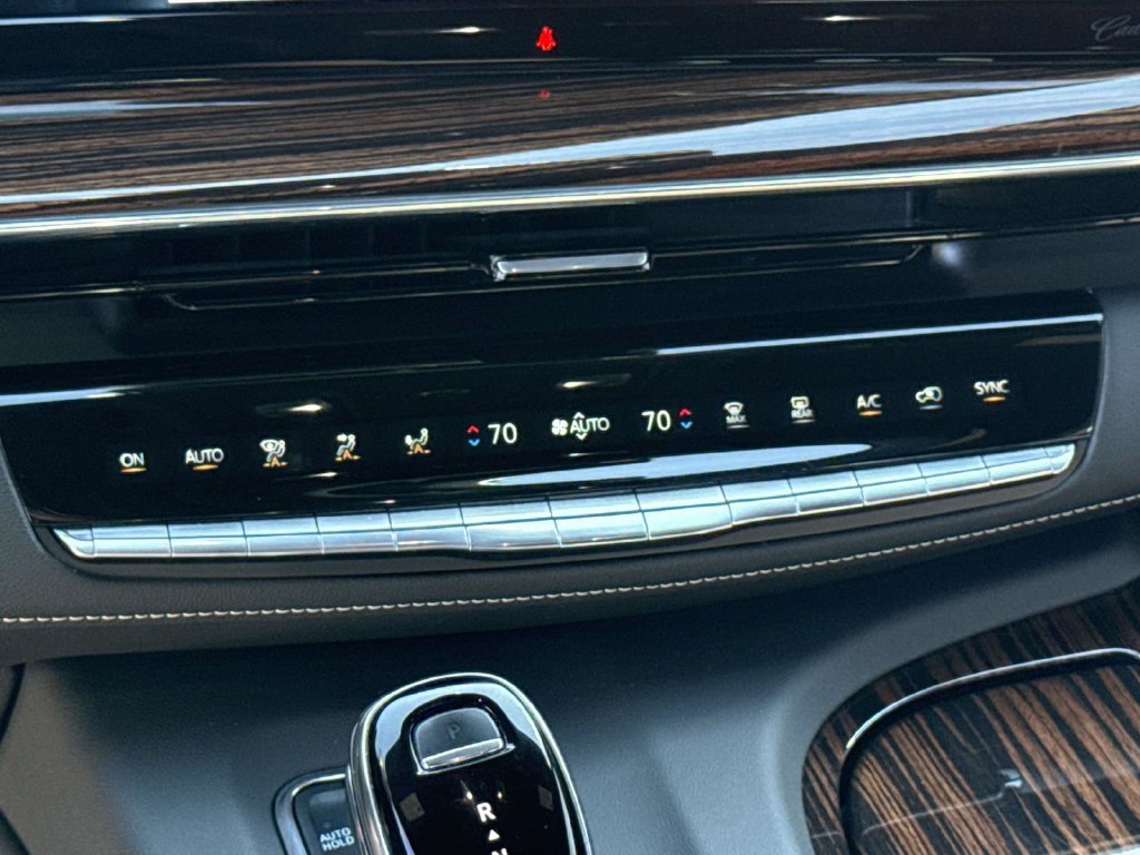 Used 2023 Cadillac Escalade ESV Luxury AWD/4WD image 33