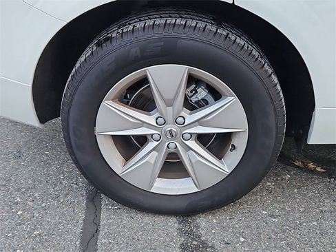 Used 2022 Volvo XC60 B5 Momentum image 9