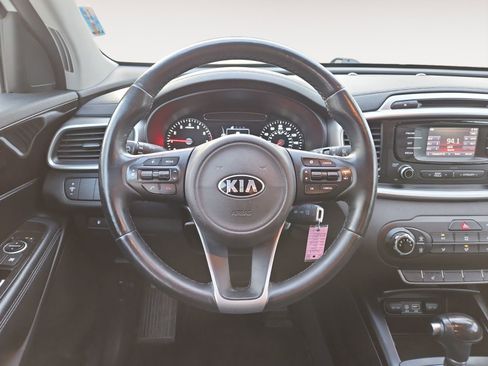 Used 2016 Kia Sorento LX w/ LX Convenience Package image 12