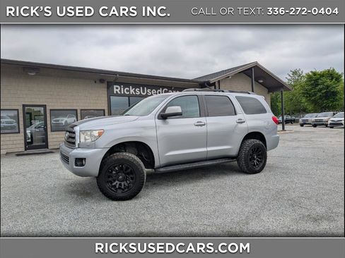 Used 2015 Toyota Sequoia SR5 AWD/4WD image 1