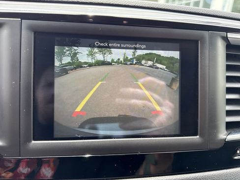Used 2020 Chrysler Pacifica Touring FWD image 24