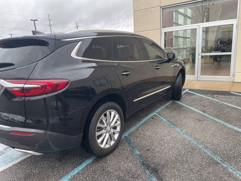 Used 2021 Buick Enclave Essence image 3