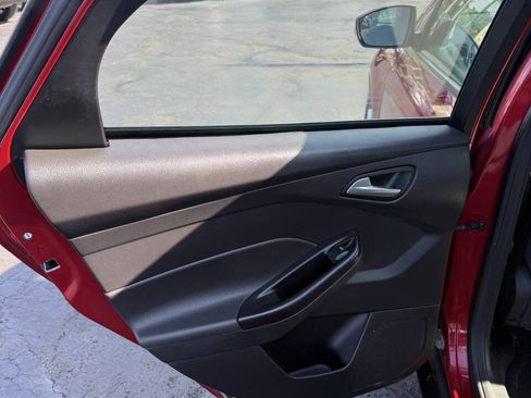 Used 2012 Ford Focus SE FWD image 17