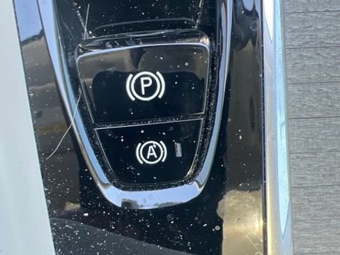 Used 2025 Volvo XC60 T8 Ultra AWD/4WD image 18