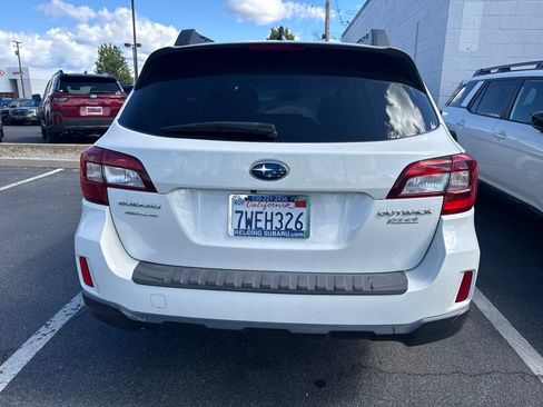 Used 2017 Subaru Outback 2.5i Premium AWD/4WD image 4