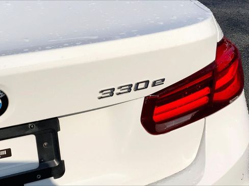Used 2018 BMW 330e w/ Premium Package RWD image 26