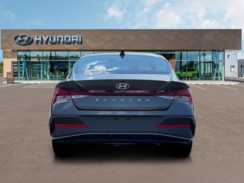 Used 2026 Hyundai Elantra SE FWD image 6