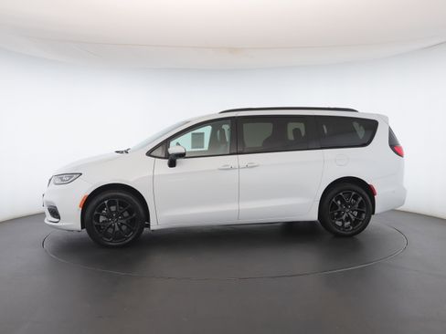 Used 2023 Chrysler Pacifica Touring-L w/ S Appearance Package image 40