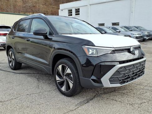 New 2026 Volkswagen Taos SE image 2