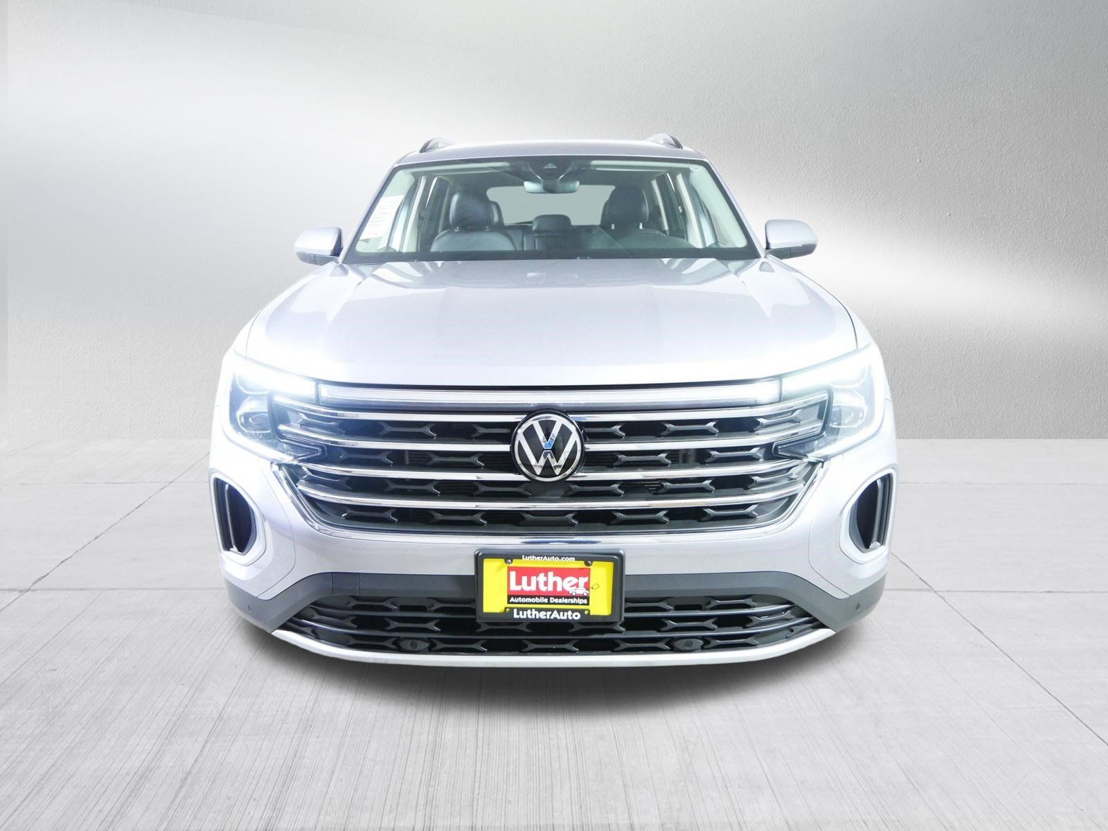 Used 2024 Volkswagen Atlas SE AWD/4WD image 2