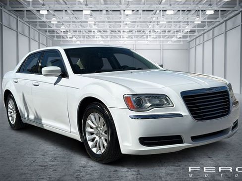 Used 2014 Chrysler 300 image 7