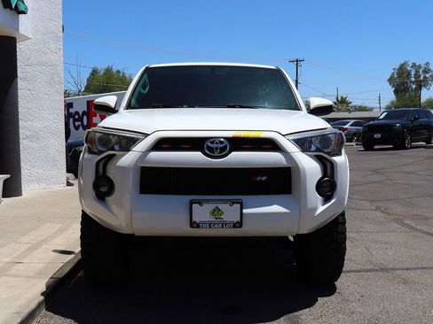Used 2018 Toyota 4Runner SR5 AWD/4WD image 16