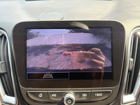 Used 2021 Chevrolet Malibu LT FWD image 21