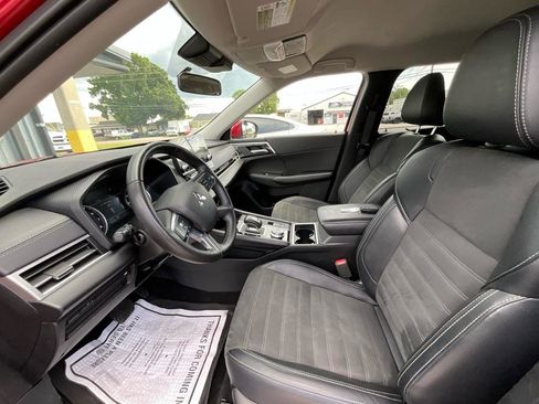 Used 2024 Mitsubishi Outlander SE image 11