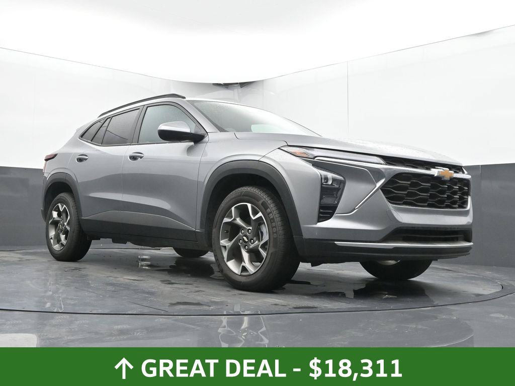 Used 2025 Chevrolet Trax LT FWD image 41