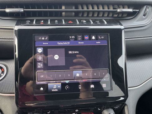 Used 2025 Jeep Grand Cherokee Altitude AWD/4WD image 12