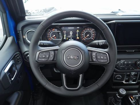 New 2025 Jeep Gladiator High Tide image 17