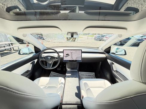 Used 2021 Tesla Model Y Long Range image 23