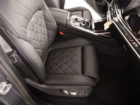 New 2025 BMW X7 xDrive40i w/ M Sport Package image 15