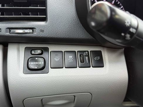 Used 2013 Toyota Highlander Limited image 24