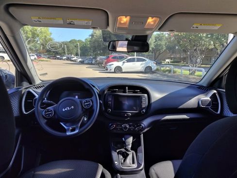 Used 2024 Kia Soul LX w/ Option Group 015 FWD image 11