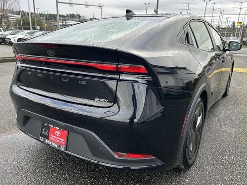 Certified 2025 Toyota Prius LE image 5