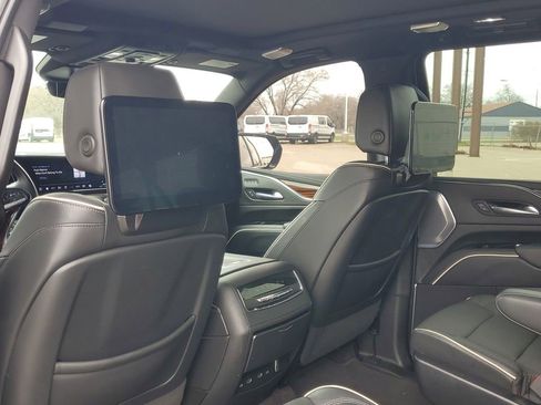 Certified 2023 Cadillac Escalade ESV Premium Luxury w/ Performance Package AWD/4WD image 15
