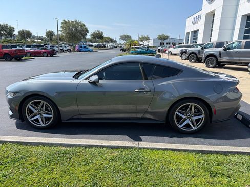 Used 2024 Ford Mustang Coupe RWD image 5
