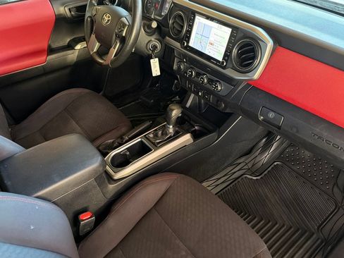 Used 2020 Toyota Tacoma SR5 AWD/4WD image 15