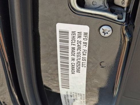 Used 2020 Chrysler Pacifica Touring-L Plus FWD image 27