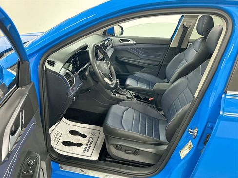 Certified 2025 Volkswagen Taos SEL image 13